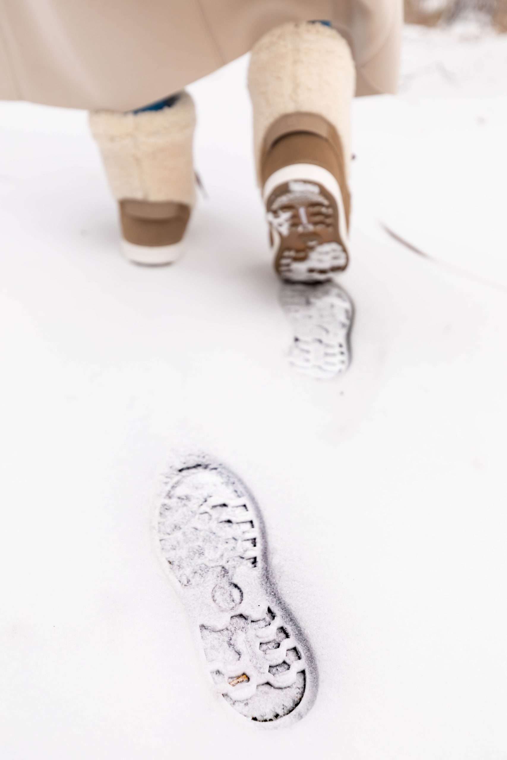 Frauenschuh Handmade Austrian Clothing from Saint Bernard Cashmere, Skin Worldwide, Cute Clothing, Winter, Mountains, Mountains, Skiing, Snowboarding Cute Snowy Outfit OOTD Bogner Boots Styled by Annie Fairfax